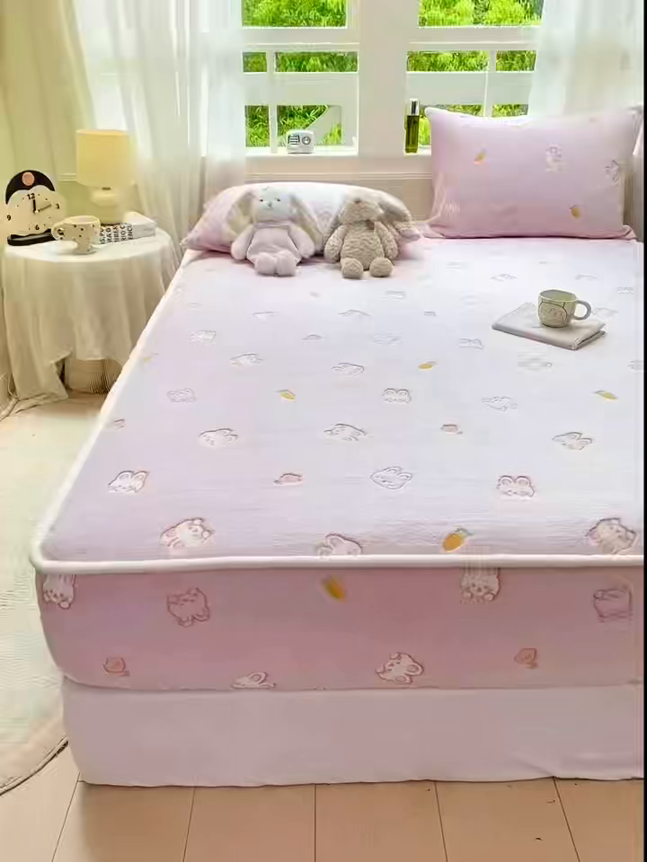 91家纺网 家纺一手货源 找家纺 眠势力 2025新款250g双面绒床笠单件三件套刺绣款高克重牛奶绒床垫保护套 小白兔【双面绒刺绣款】