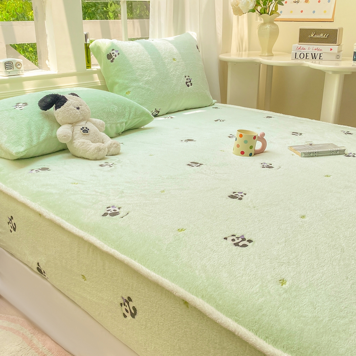 91家纺网 家纺一手货源 找家纺 眠势力 2025新款250g双面绒床笠单件三件套刺绣款高克重牛奶绒床垫保护套 熊猫绿【双面绒刺绣款】
