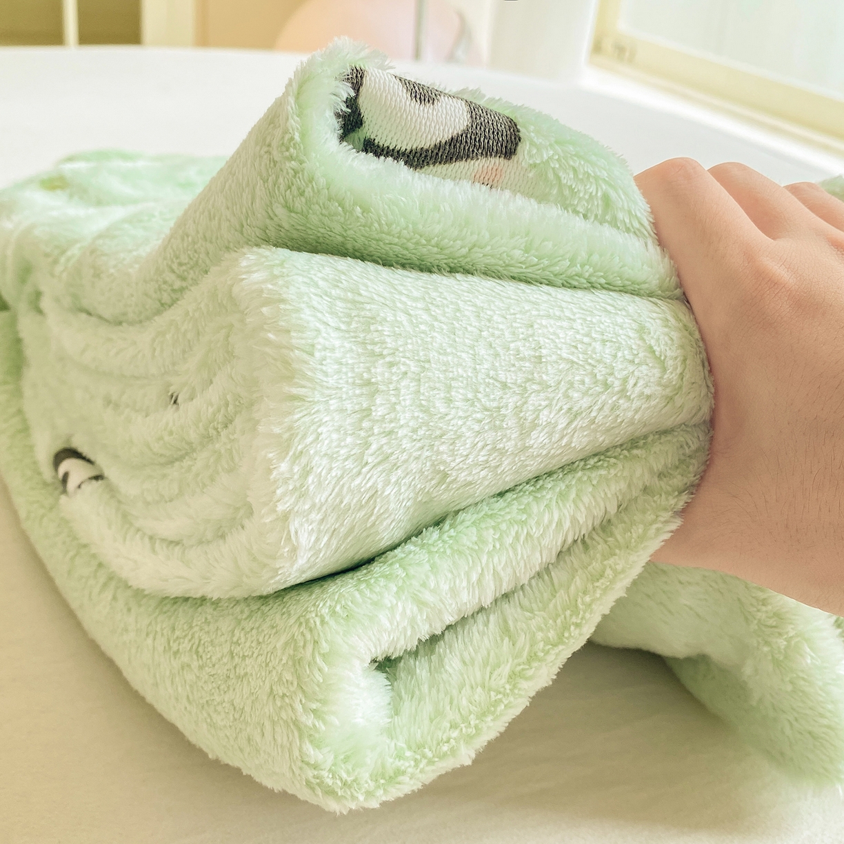 91家纺网 家纺一手货源 找家纺 眠势力 2025新款250g双面绒床笠单件三件套刺绣款高克重牛奶绒床垫保护套 熊猫绿【双面绒刺绣款】