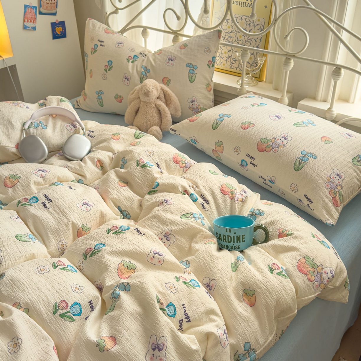 91家纺网 家纺一手货源 找家纺 卡斯诺家纺馆 2025新款A类皱皱棉双层纱印花四件套 草莓乐园