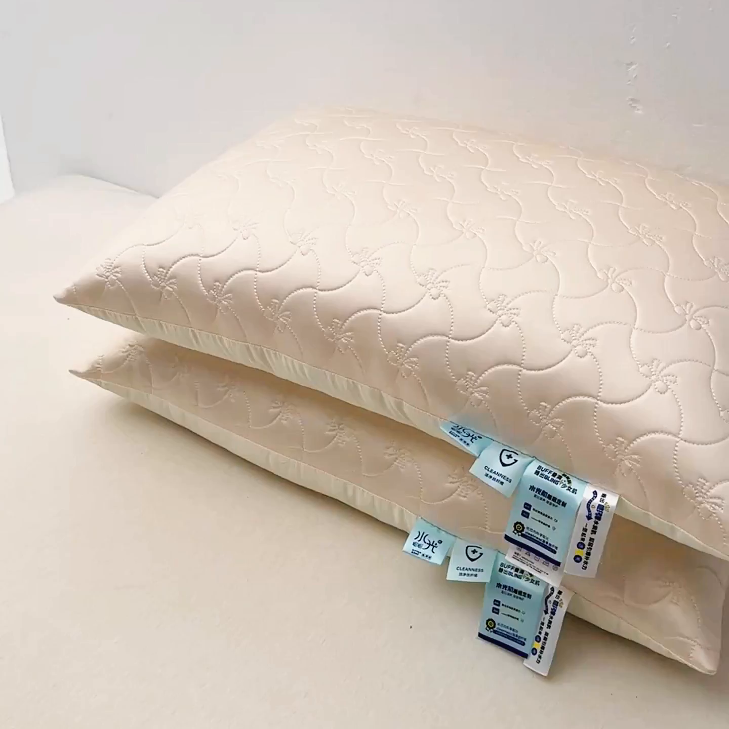 91家纺网 家纺一手货源 找家纺 （总）麦肯锡 2025新款嘭嘭水光-水润枕枕头枕芯-产品图