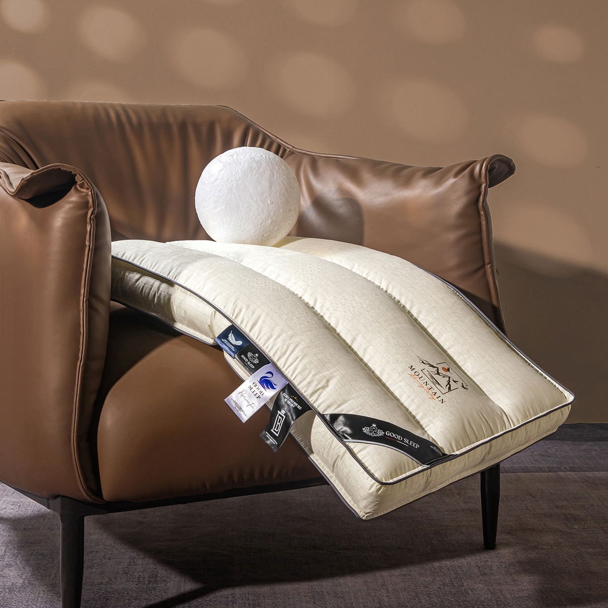 91家纺网 家纺一手货源 找家纺 （总）麦肯锡 2025新款云逸三分区类羽丝绒枕枕头枕芯