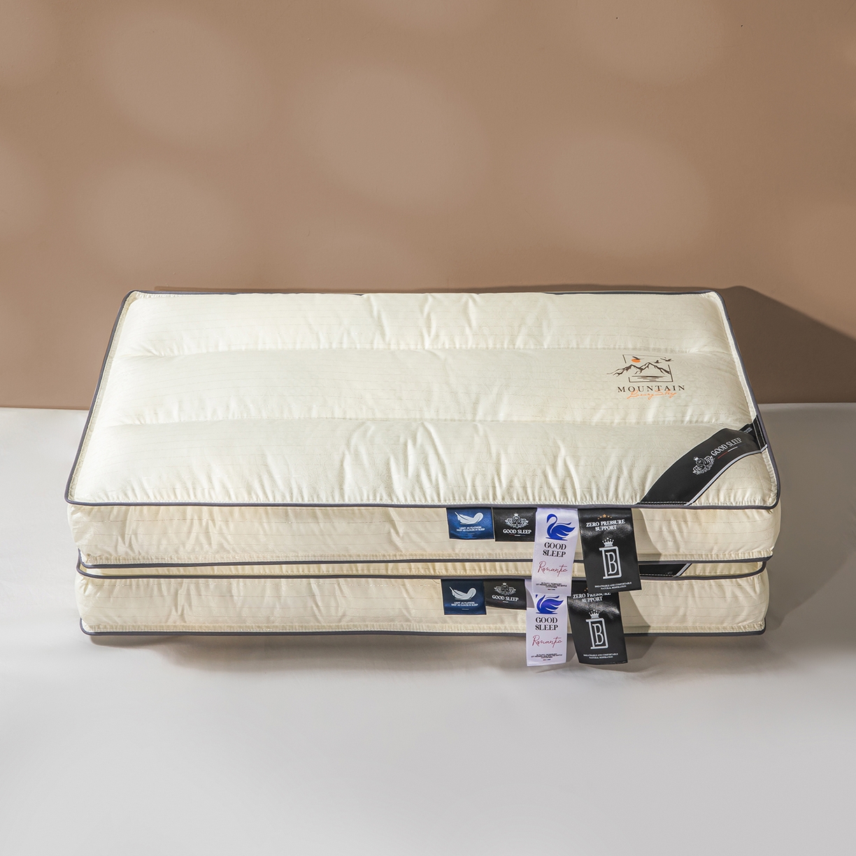 91家纺网 家纺一手货源 找家纺 （总）麦肯锡 2025新款云逸三分区类羽丝绒枕枕头枕芯