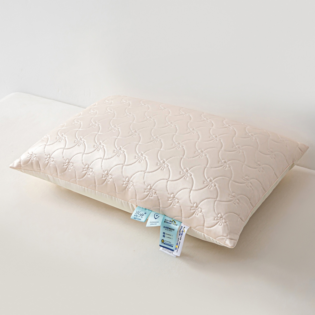 91家纺网 家纺一手货源 找家纺 麦肯锡 2025新款嘭嘭水光-水润枕枕头枕芯-产品图 嘭嘭水光-水润枕/只