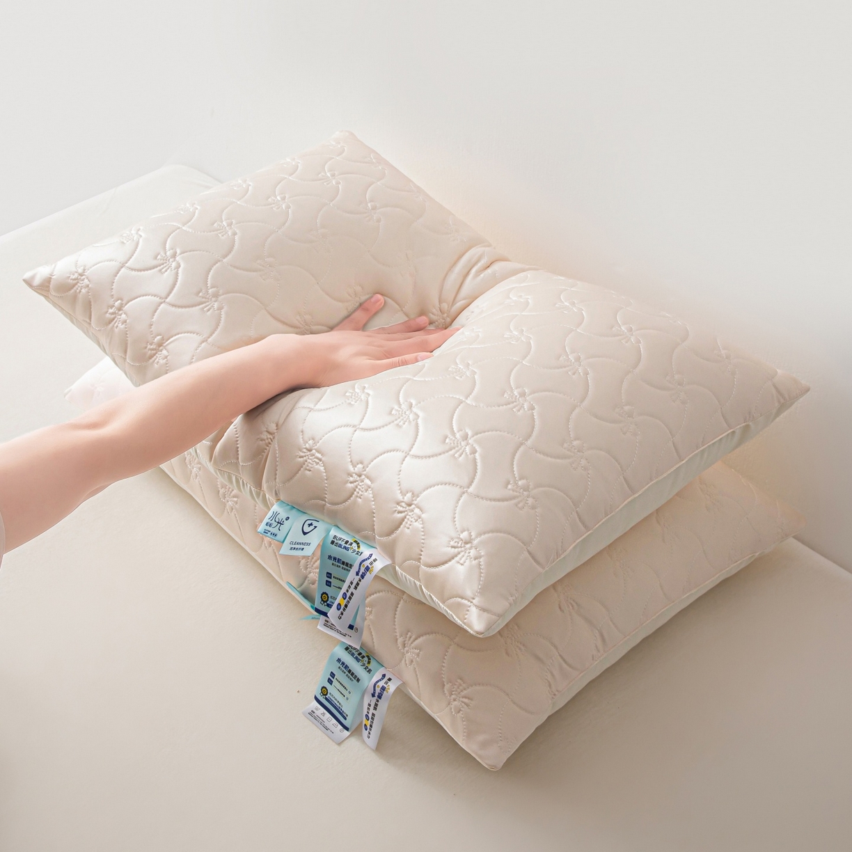 91家纺网 家纺一手货源 找家纺 麦肯锡 2025新款嘭嘭水光-水润枕枕头枕芯-产品图 嘭嘭水光-水润枕/只