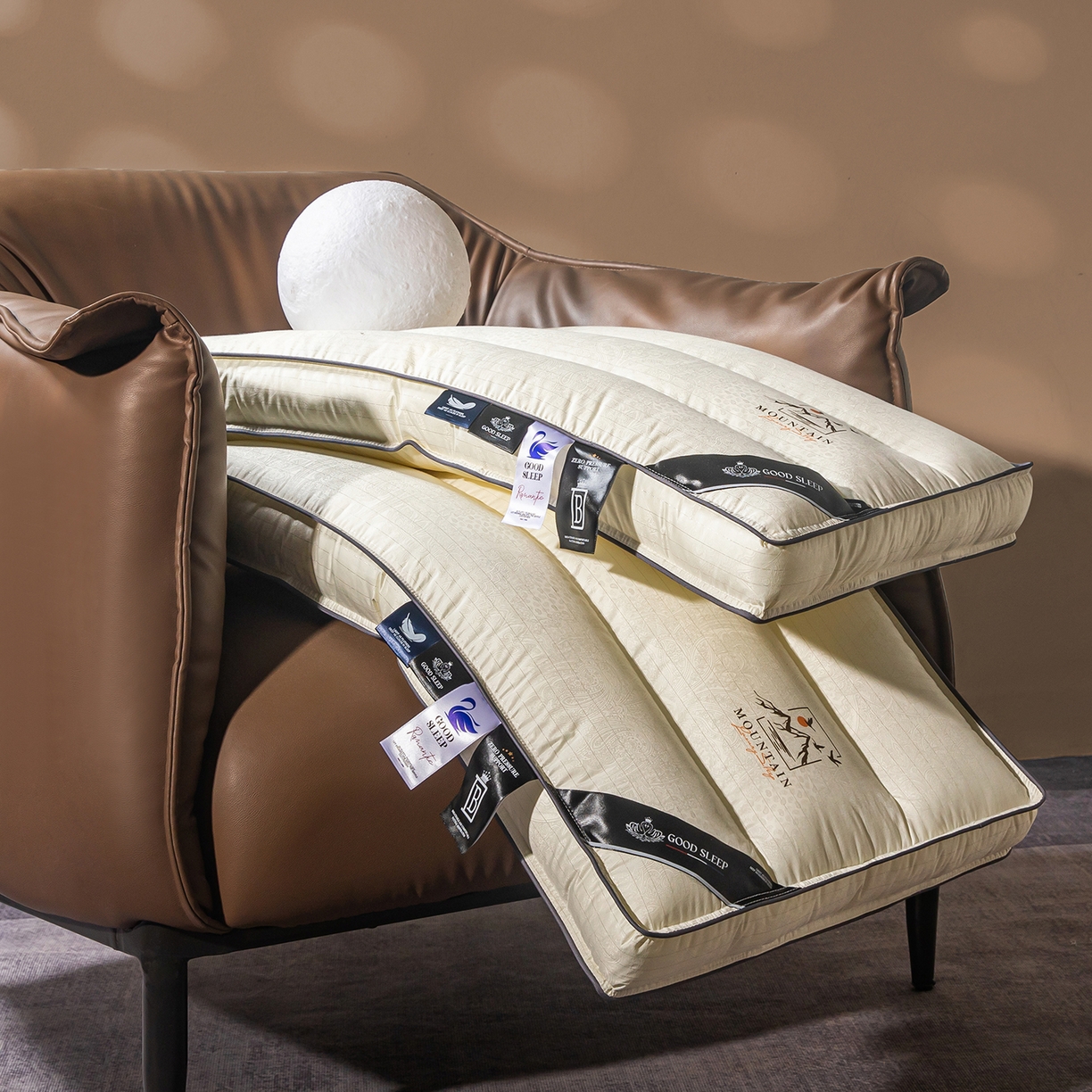 91家纺网 家纺一手货源 找家纺 （总）麦肯锡 2025新款云逸三分区类羽丝绒枕枕头枕芯