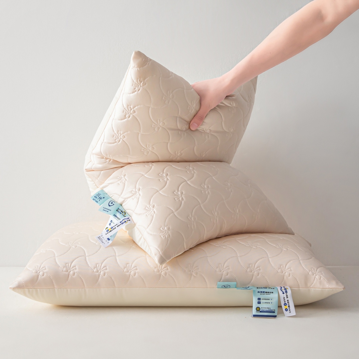 91家纺网 家纺一手货源 找家纺 麦肯锡 2025新款嘭嘭水光-水润枕枕头枕芯-产品图 嘭嘭水光-水润枕/对