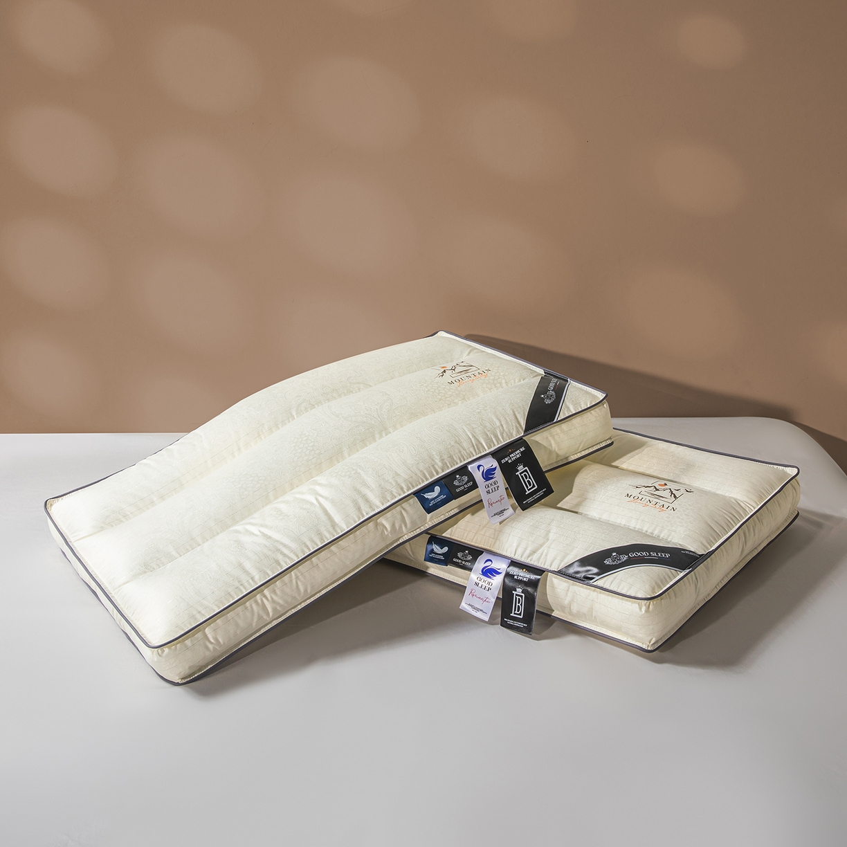 91家纺网 家纺一手货源 找家纺 麦肯锡 2025新款云逸三分区类羽丝绒枕枕头枕芯 云逸三分区类羽丝绒枕/只