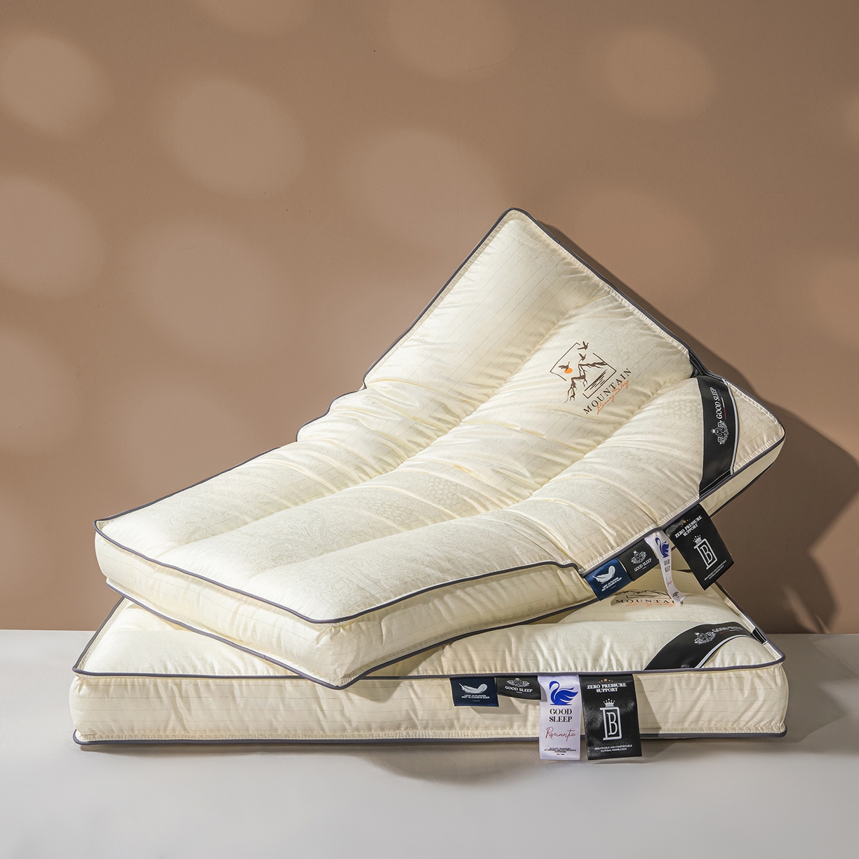 91家纺网 家纺一手货源 找家纺 麦肯锡 2025新款云逸三分区类羽丝绒枕枕头枕芯 云逸三分区类羽丝绒枕/对