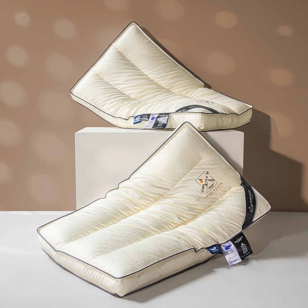 91家纺网 家纺一手货源 找家纺 麦肯锡 2025新款云逸三分区类羽丝绒枕枕头枕芯 云逸三分区类羽丝绒枕/对