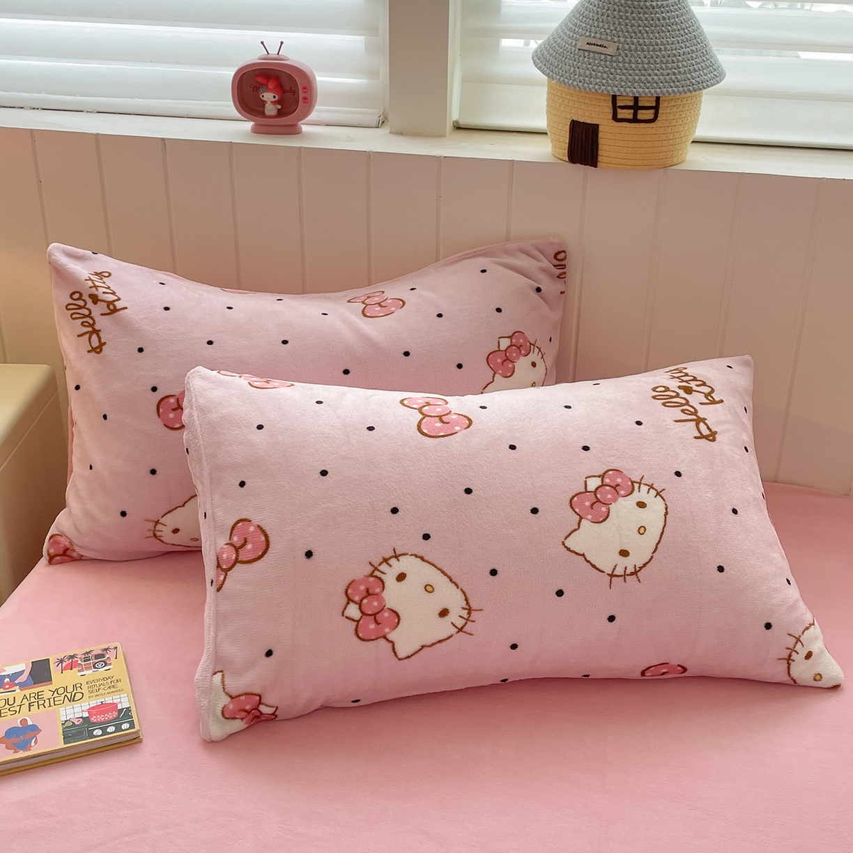 91家纺网 家纺一手货源 找家纺 金爱家 2025新款A类正版三丽鸥授权卡通加厚高克重牛奶绒系列四件套 绒三丽鸥-点点kitty