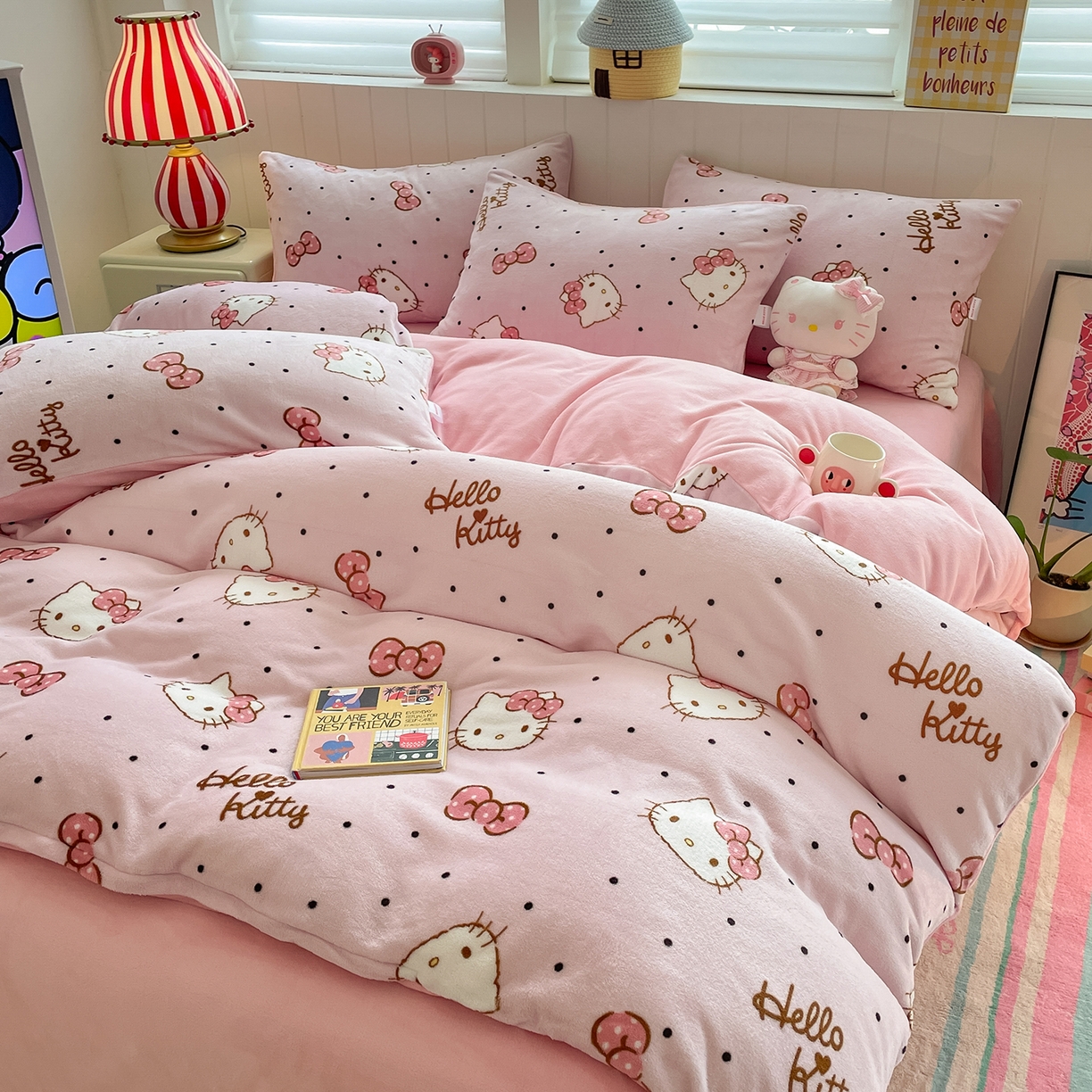 91家纺网 家纺一手货源 找家纺 金爱家 2025新款A类正版三丽鸥授权卡通加厚高克重牛奶绒系列四件套 绒三丽鸥-点点kitty
