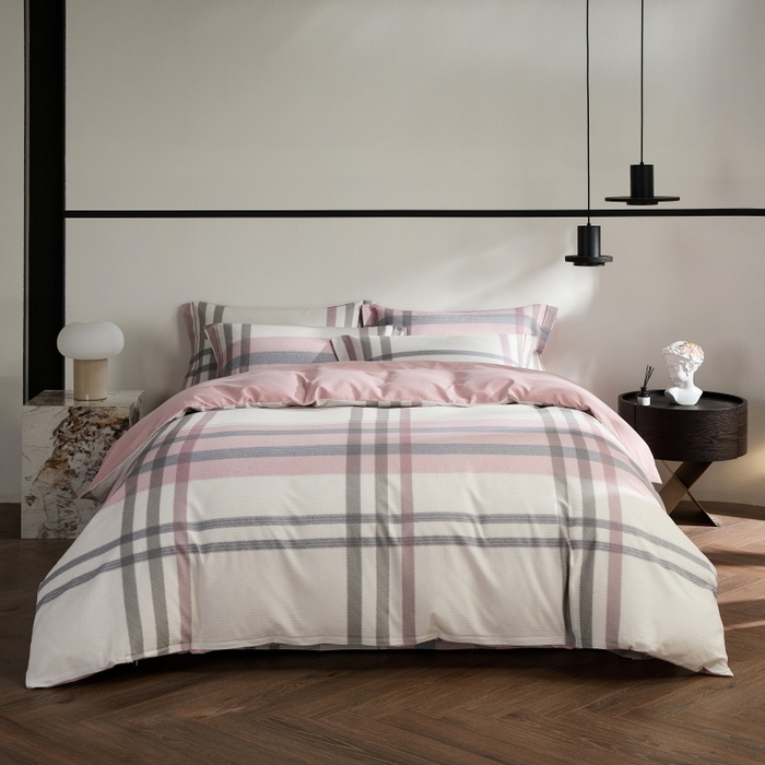 91家纺网 家纺一手货源 找家纺 薏思家纺 2025新款全棉纯棉活性生态磨毛数码印花四件套-条格卡通类寻山豆沙