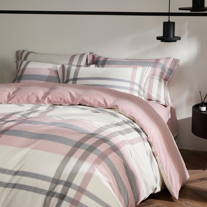 91家纺网 家纺一手货源 找家纺 薏思家纺 2025新款全棉纯棉活性生态磨毛数码印花四件套-条格卡通类寻山豆沙