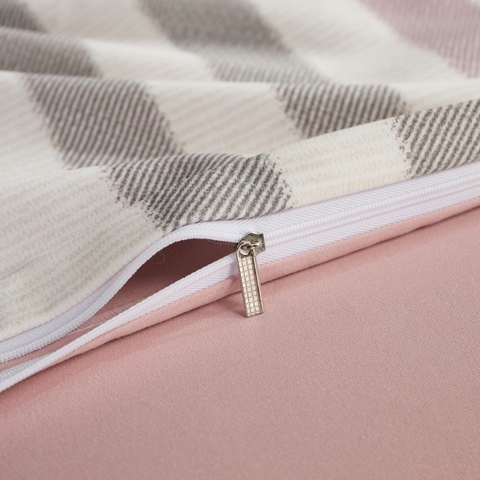 91家纺网 家纺一手货源 找家纺 薏思家纺 2025新款全棉纯棉活性生态磨毛数码印花四件套-条格卡通类寻山豆沙