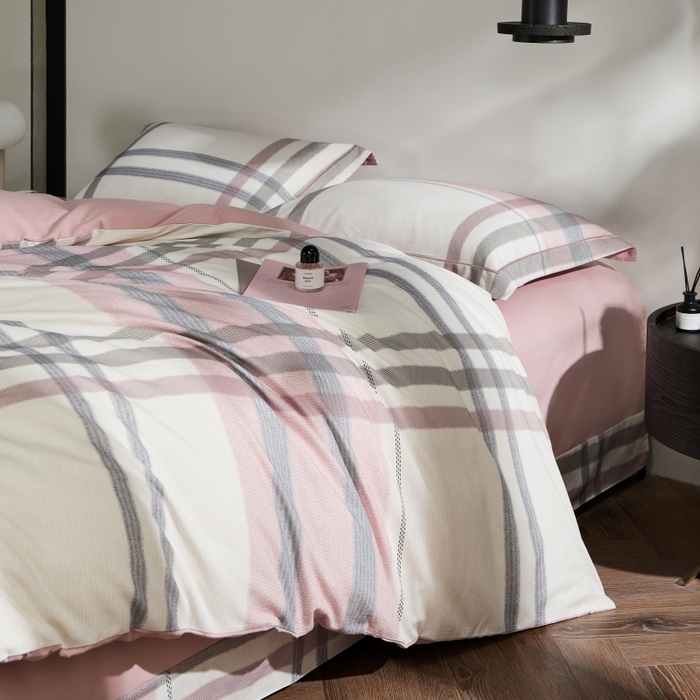 91家纺网 家纺一手货源 找家纺 薏思家纺 2025新款全棉纯棉活性生态磨毛数码印花四件套-条格卡通类寻山豆沙