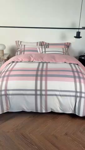 91家纺网 家纺一手货源 找家纺 薏思家纺 2025新款全棉纯棉活性生态磨毛数码印花四件套-条格卡通类寻山豆沙