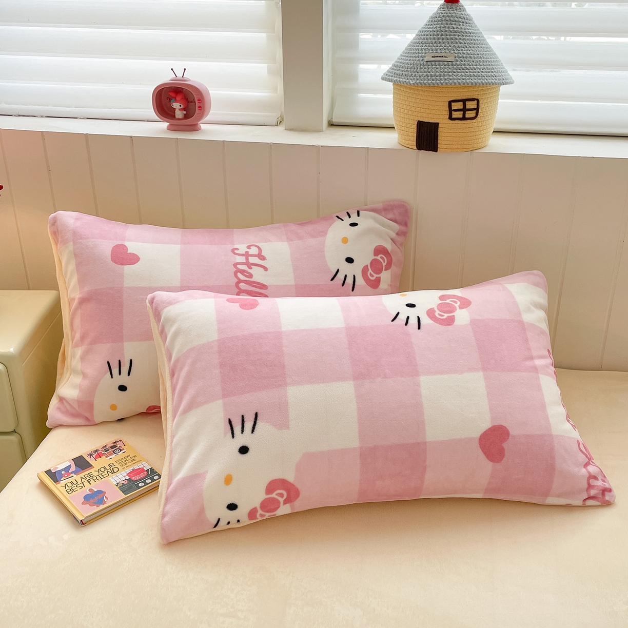 91家纺网 家纺一手货源 找家纺 金爱家 2025新款A类正版三丽鸥授权卡通加厚高克重牛奶绒系列四件套 绒三丽鸥-粉梦kitty