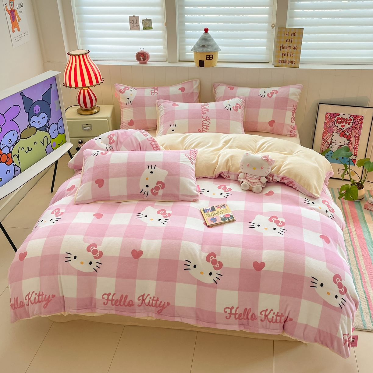 91家纺网 家纺一手货源 找家纺 金爱家 2025新款A类正版三丽鸥授权卡通加厚高克重牛奶绒系列四件套 绒三丽鸥-粉梦kitty