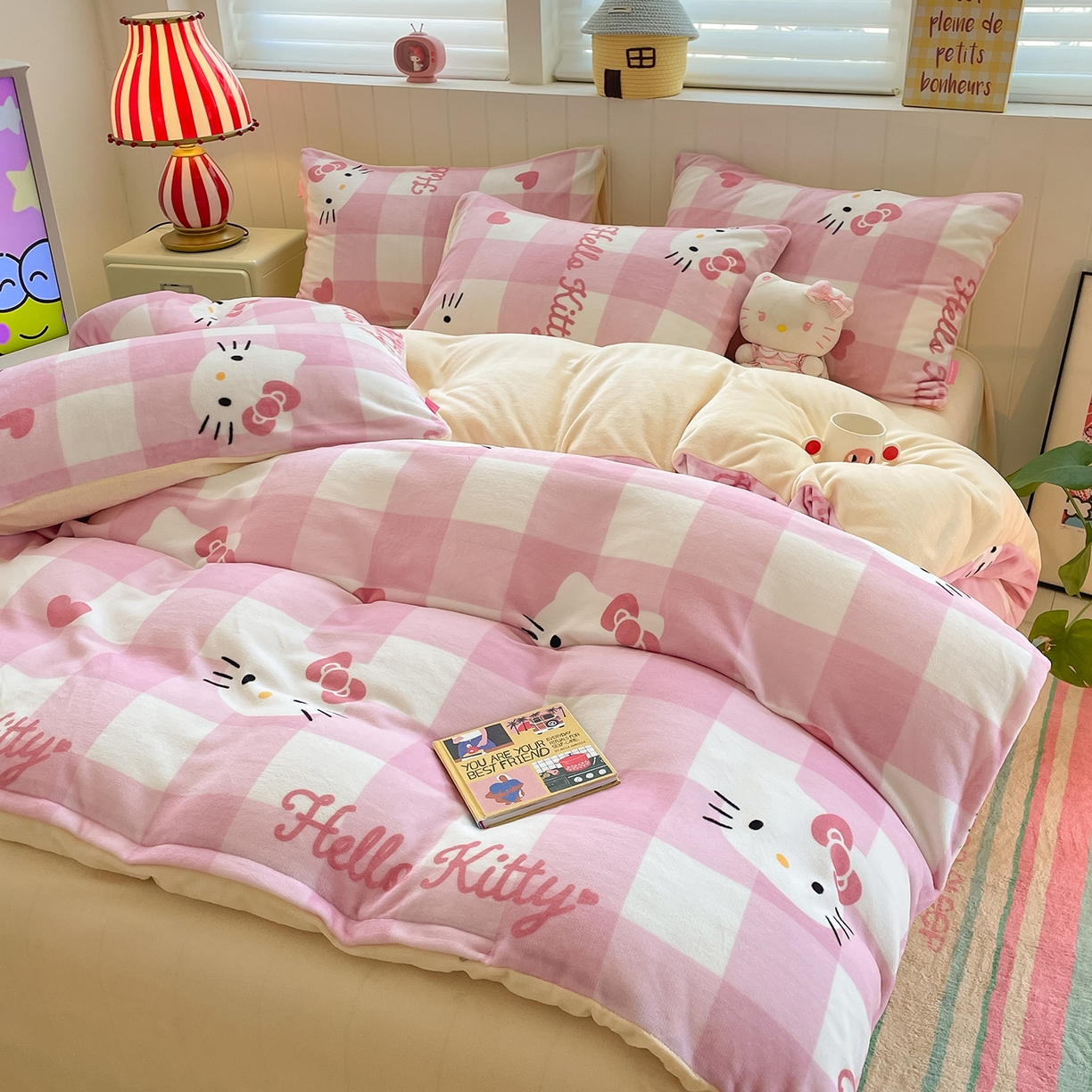 91家纺网 家纺一手货源 找家纺 金爱家 2025新款A类正版三丽鸥授权卡通加厚高克重牛奶绒系列四件套 绒三丽鸥-粉梦kitty