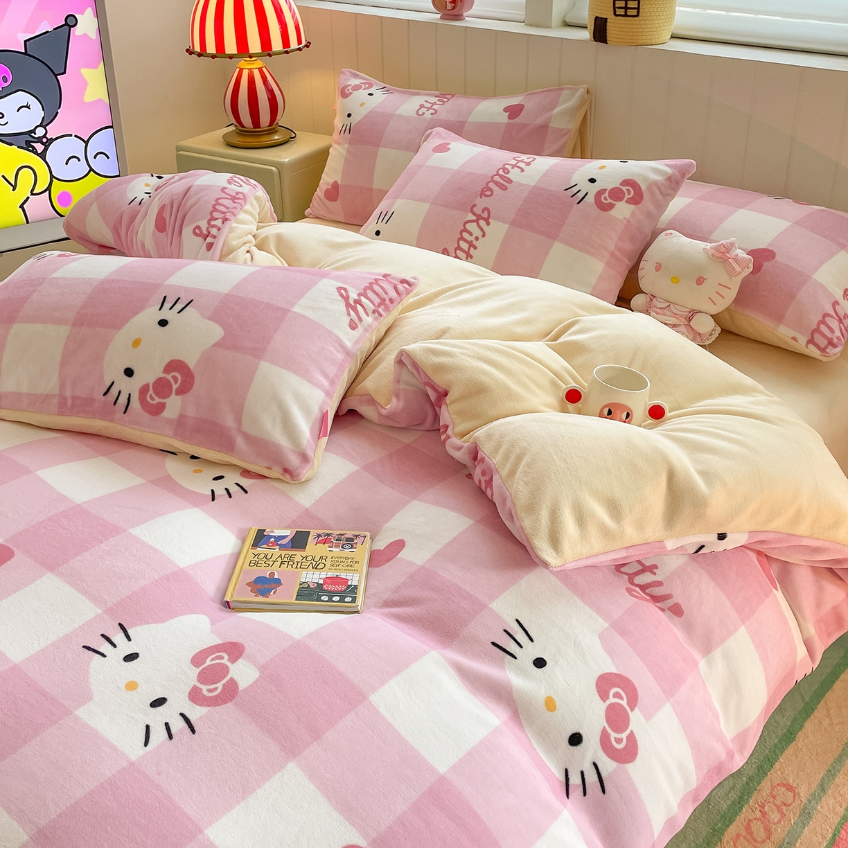91家纺网 家纺一手货源 找家纺 金爱家 2025新款A类正版三丽鸥授权卡通加厚高克重牛奶绒系列四件套 绒三丽鸥-粉梦kitty