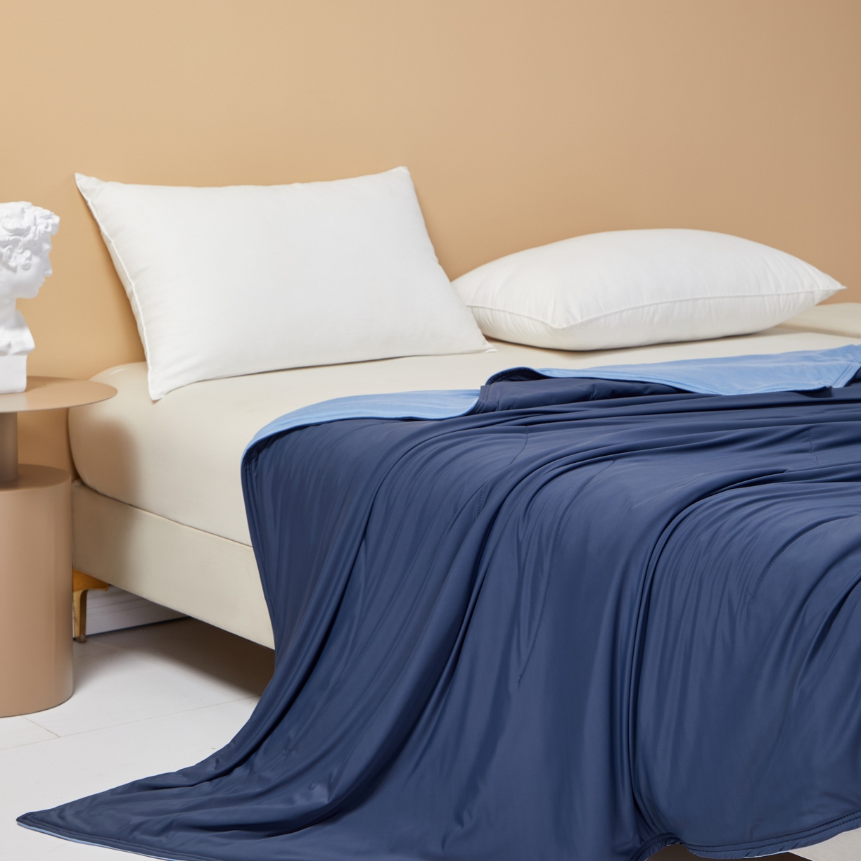 91家纺网 家纺一手货源 找家纺 观月轩家纺 2025新款纯色星球同款深睡双感针织凉感夏被 深蓝