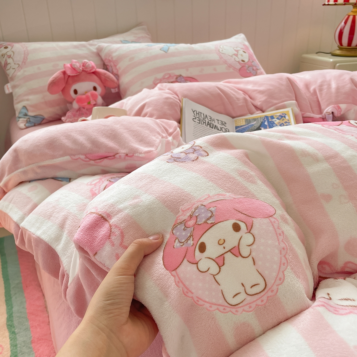 91家纺网 家纺一手货源 找家纺 金爱家 2025新款A类正版三丽鸥授权卡通加厚高克重牛奶绒系列四件套 绒三丽鸥-粉梦美乐蒂