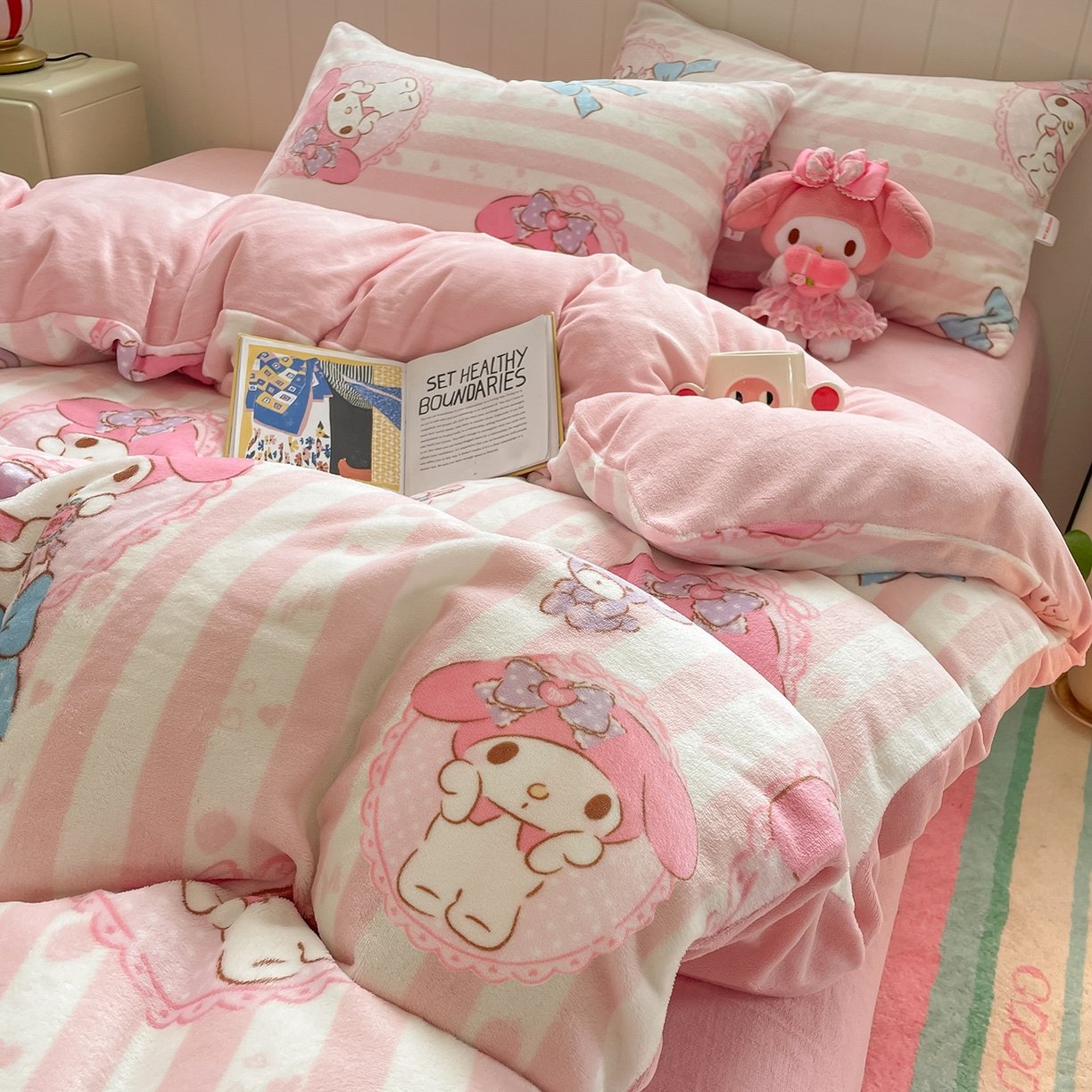 91家纺网 家纺一手货源 找家纺 金爱家 2025新款A类正版三丽鸥授权卡通加厚高克重牛奶绒系列四件套 绒三丽鸥-粉梦美乐蒂