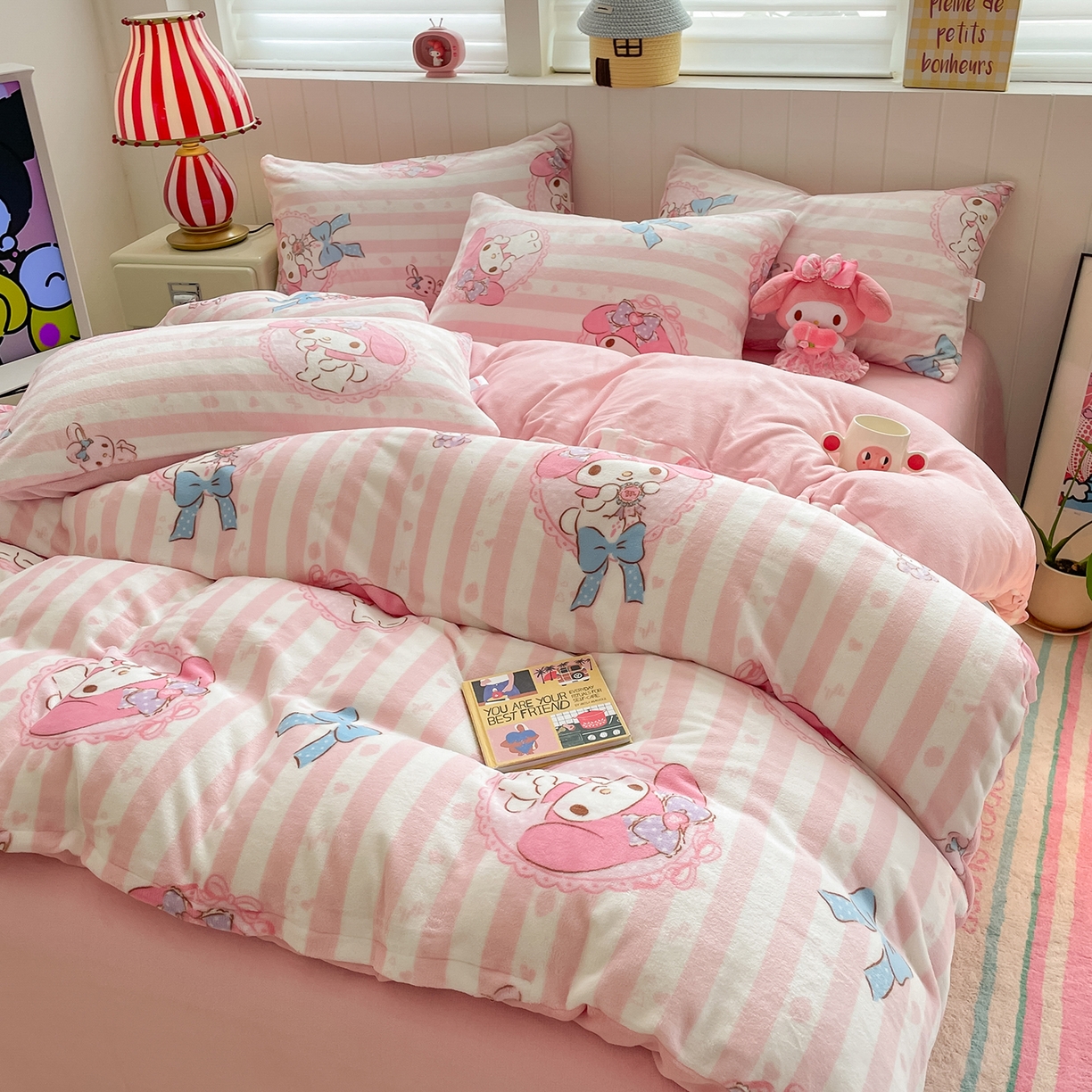 91家纺网 家纺一手货源 找家纺 金爱家 2025新款A类正版三丽鸥授权卡通加厚高克重牛奶绒系列四件套 绒三丽鸥-粉梦美乐蒂