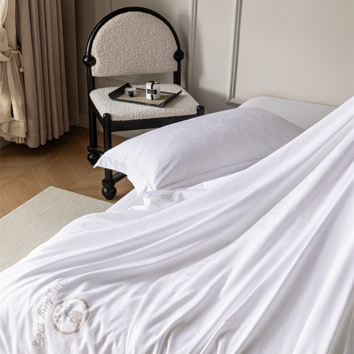 91家纺网 家纺一手货源 找家纺 缦纯蚕丝羽绒馆2025新款特级国标双宫桑蚕丝被城堡女王手工100%桑蚕丝被子春秋被夏被冬被长丝绵被子子母被保真可检测 珍珠白