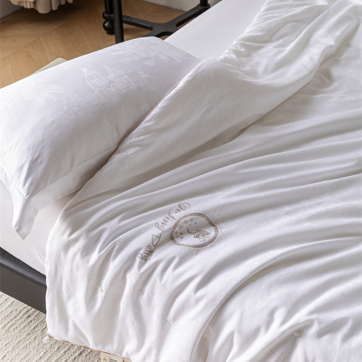 91家纺网 家纺一手货源 找家纺 缦纯蚕丝羽绒馆2025新款特级国标双宫桑蚕丝被城堡女王手工100%桑蚕丝被子春秋被夏被冬被长丝绵被子子母被保真可检测 珍珠白