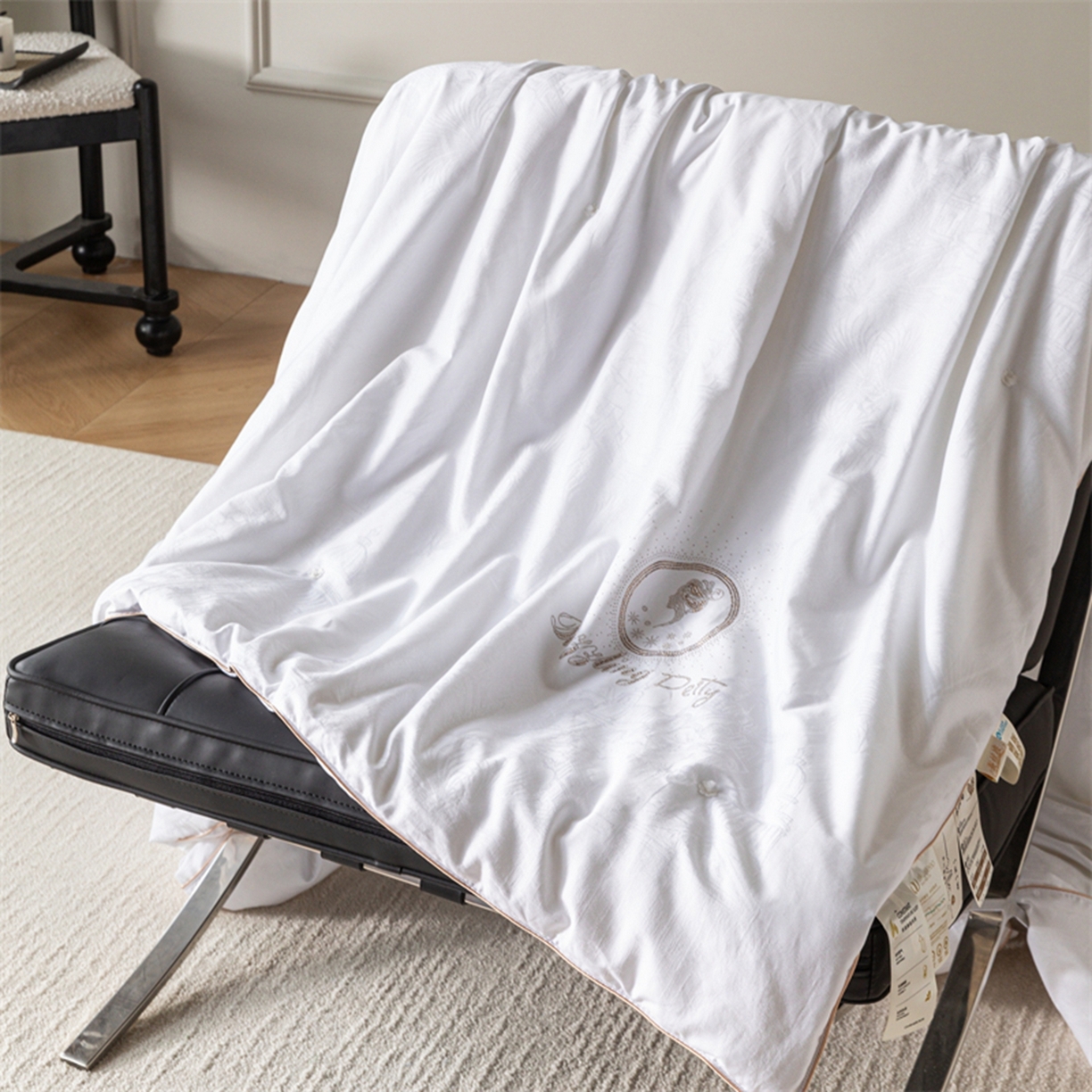 91家纺网 家纺一手货源 找家纺 缦纯蚕丝羽绒馆2025新款特级国标双宫桑蚕丝被城堡女王手工100%桑蚕丝被子春秋被夏被冬被长丝绵被子子母被保真可检测 珍珠白