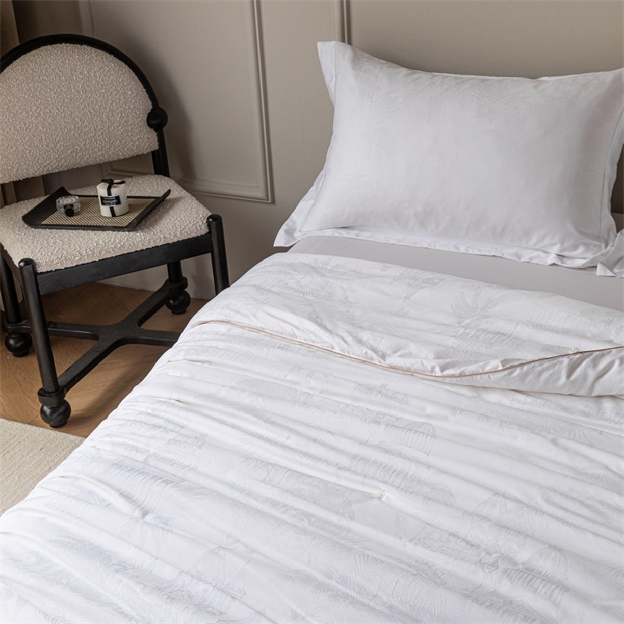 91家纺网 家纺一手货源 找家纺 缦纯蚕丝羽绒馆2025新款特级国标双宫桑蚕丝被城堡女王手工100%桑蚕丝被子春秋被夏被冬被长丝绵被子子母被保真可检测 珍珠白