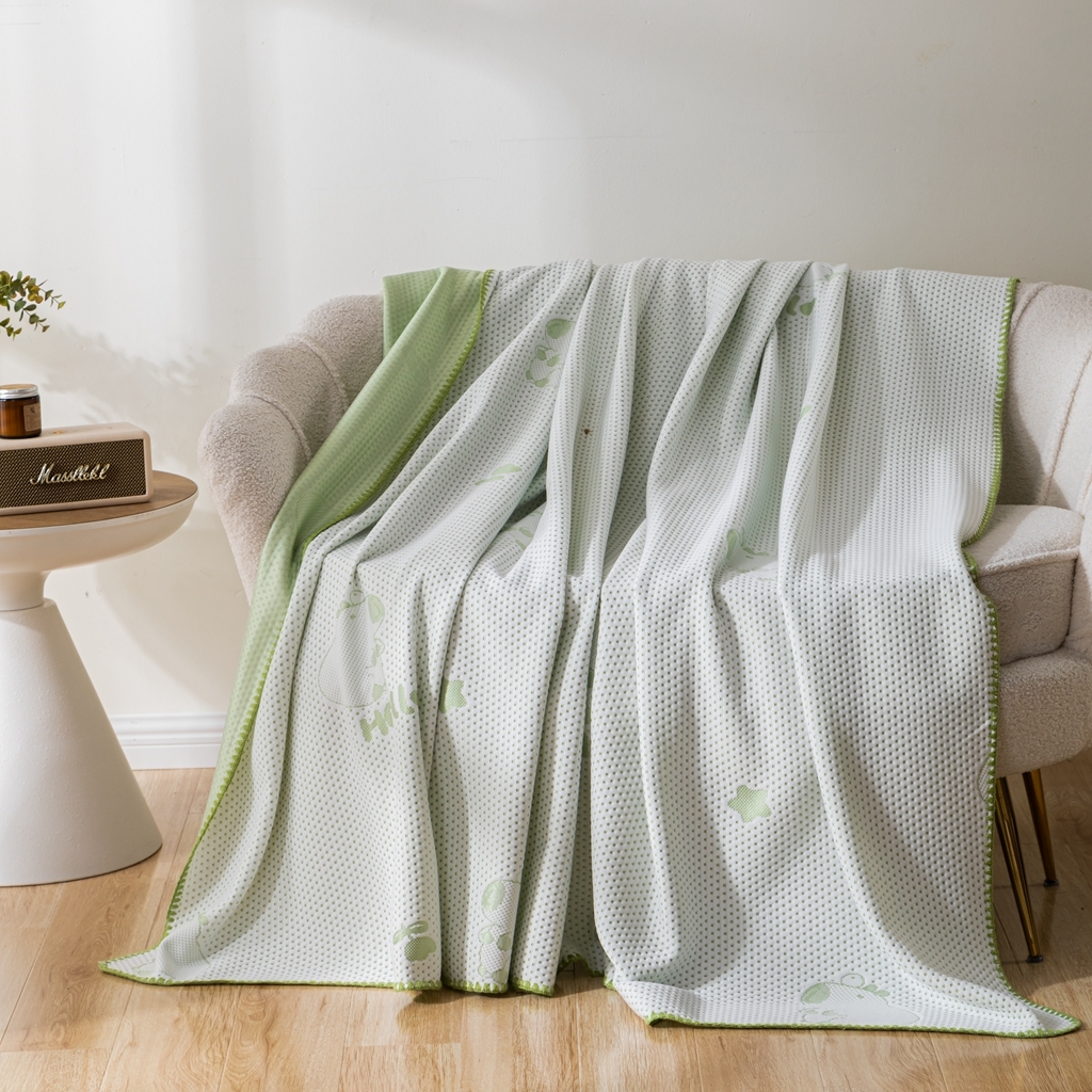 91家纺网 家纺一手货源 找家纺 观月轩家纺 2025新款针织棉冰感夏被夏凉被空调被系列 卡皮巴拉-水绿色