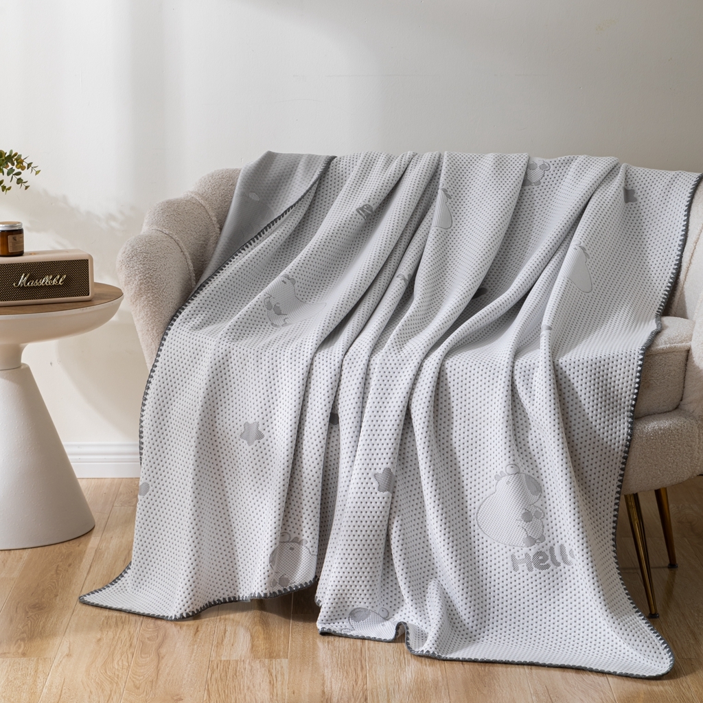 91家纺网 家纺一手货源 找家纺 观月轩家纺 2025新款针织棉冰感夏被夏凉被空调被系列 卡皮巴拉-浅灰色