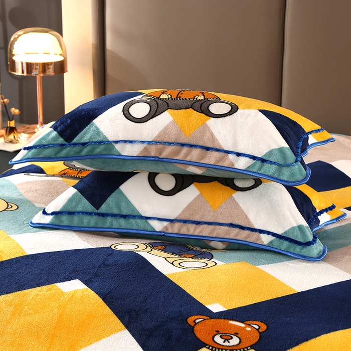 91家纺网 家纺一手货源 找家纺 牵依 2025新款金貂绒四件套牛奶绒四件套安迪小熊