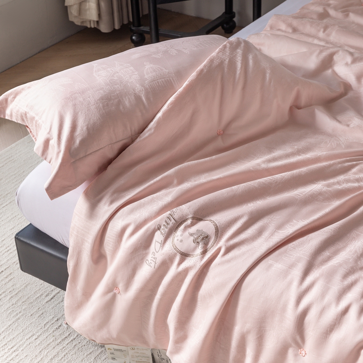 91家纺网 家纺一手货源 找家纺 缦纯蚕丝羽绒馆2025新款特级国标双宫桑蚕丝被城堡女王手工100%桑蚕丝被子春秋被夏被冬被长丝绵被子子母被保真可检测 粉玉色