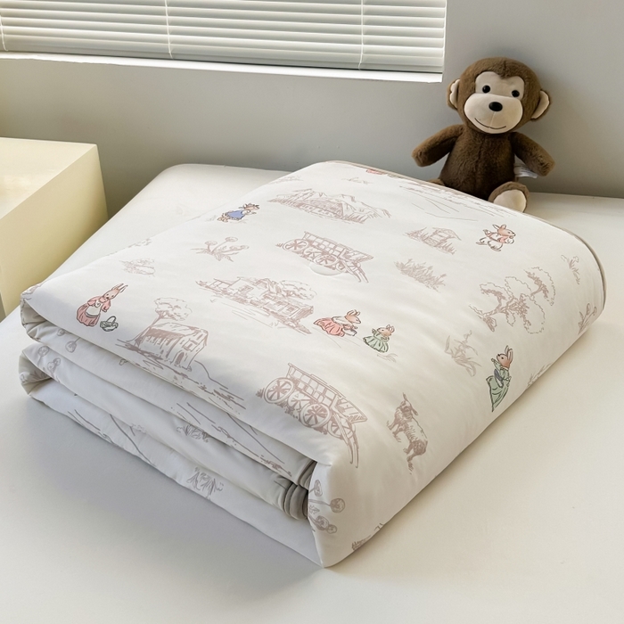 91家纺网 家纺一手货源 找家纺 观月轩家纺 2025新款亲肤舒适凉感丝夏被夏凉被空调被 彼得兔庄园-咖