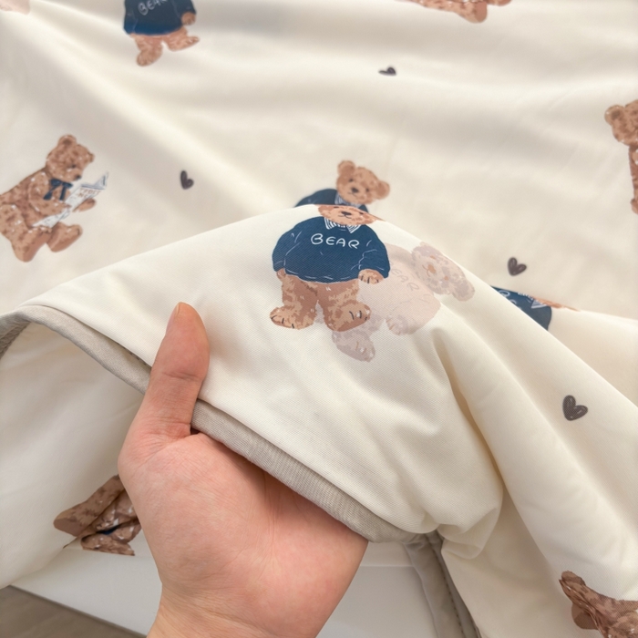 91家纺网 家纺一手货源 找家纺 观月轩家纺 2025新款亲肤舒适凉感丝夏被夏凉被空调被 小熊警长