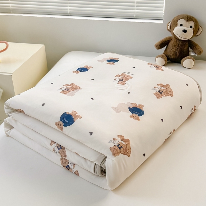 91家纺网 家纺一手货源 找家纺 观月轩家纺 2025新款亲肤舒适凉感丝夏被夏凉被空调被 小熊警长