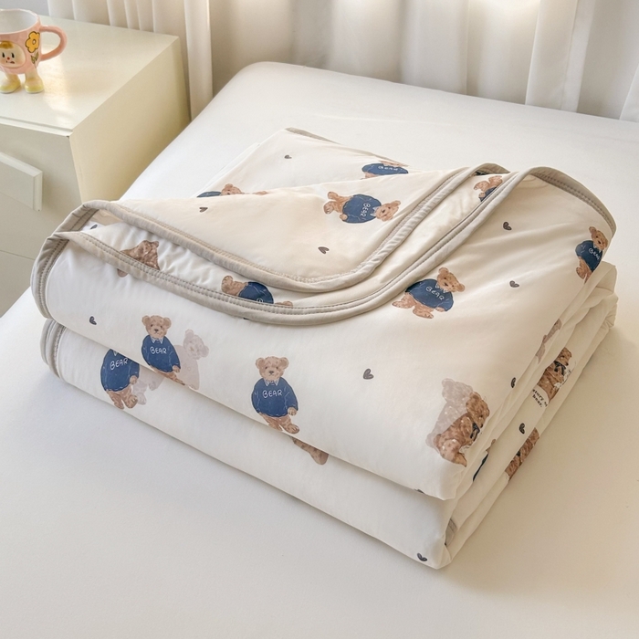 91家纺网 家纺一手货源 找家纺 观月轩家纺 2025新款亲肤舒适凉感丝夏被夏凉被空调被 小熊警长