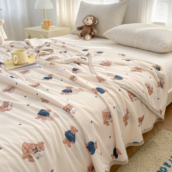 91家纺网 家纺一手货源 找家纺 观月轩家纺 2025新款亲肤舒适凉感丝夏被夏凉被空调被 小熊警长