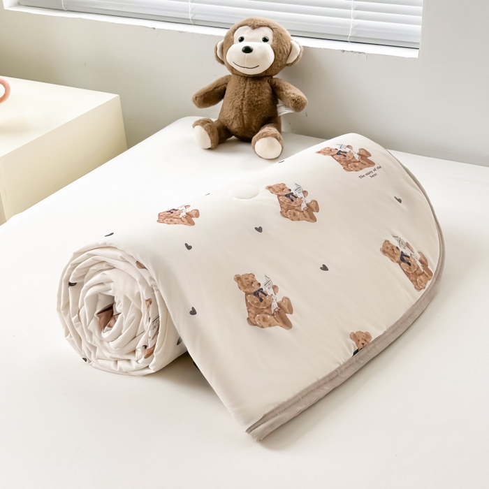 91家纺网 家纺一手货源 找家纺 观月轩家纺 2025新款亲肤舒适凉感丝夏被夏凉被空调被 小熊警长