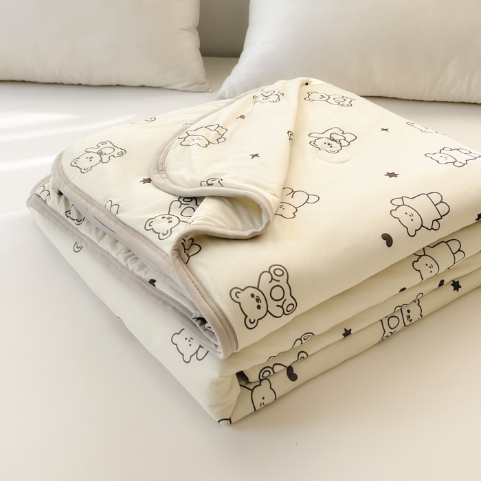 91家纺网 家纺一手货源 找家纺 观月轩家纺 2025新款亲肤舒适凉感丝夏被夏凉被空调被 星球兔-米黄