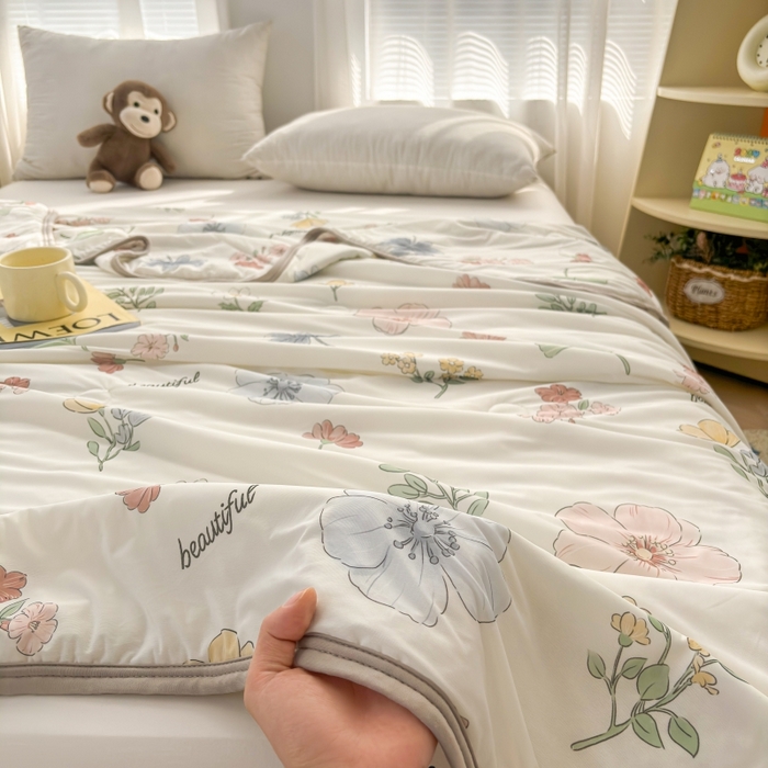 91家纺网 家纺一手货源 找家纺 观月轩家纺 2025新款亲肤舒适凉感丝夏被夏凉被空调被 遇见春天