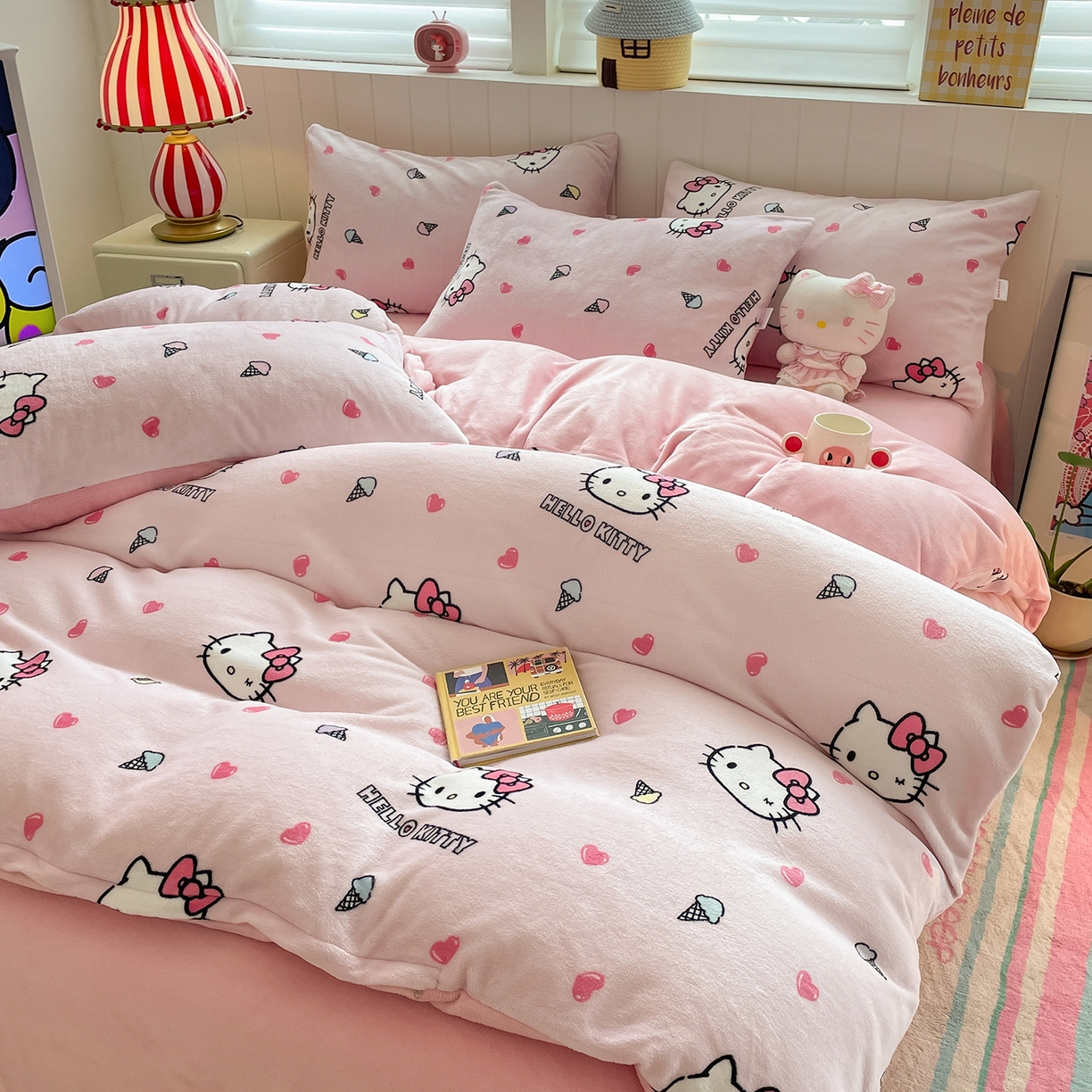 91家纺网 家纺一手货源 找家纺 金爱家 2025新款A类正版三丽鸥授权卡通加厚高克重牛奶绒系列四件套 绒三丽鸥-粉心甜筒kitty