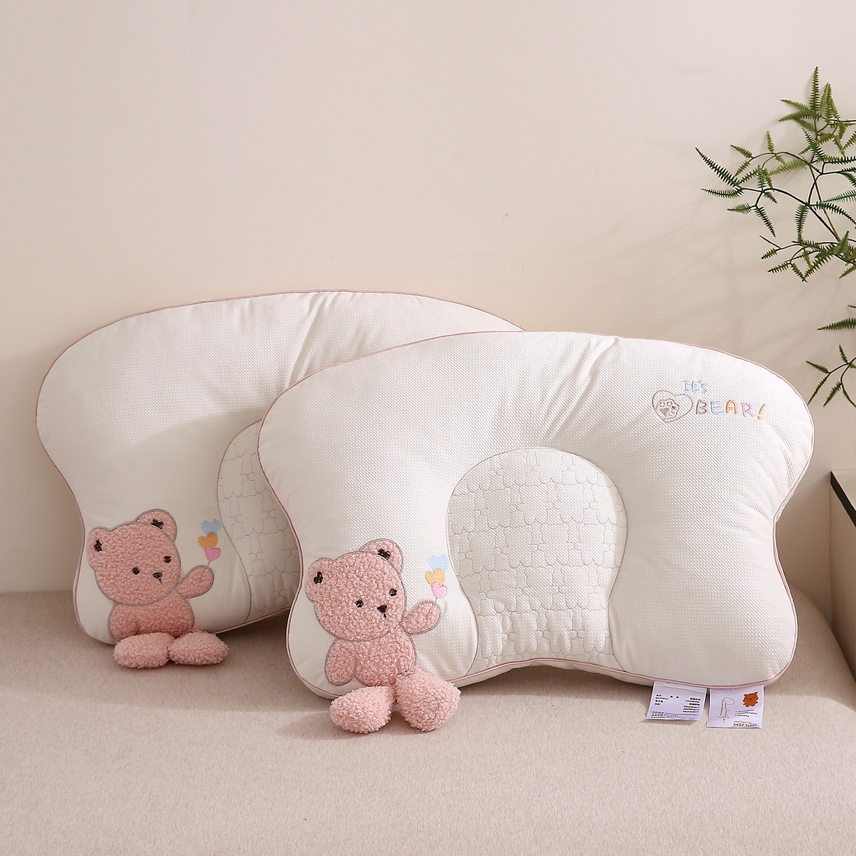 91家纺网 家纺一手货源 找家纺 梦叶草 2025新款安比小熊学生儿童护颈枕芯儿童枕头枕芯 安比小熊-粉色