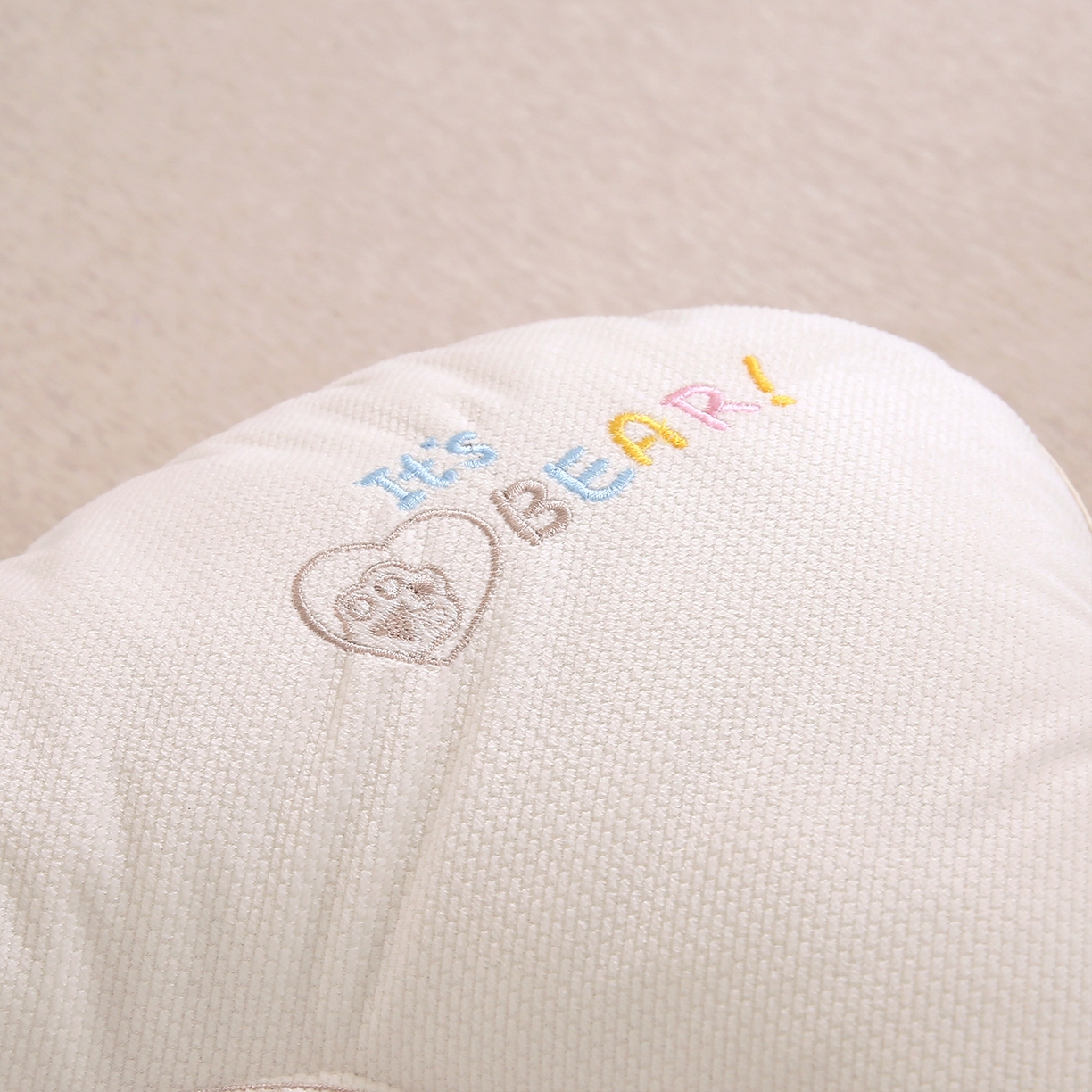 91家纺网 家纺一手货源 找家纺 梦叶草 2025新款安比小熊学生儿童护颈枕芯儿童枕头枕芯 安比小熊-粉色