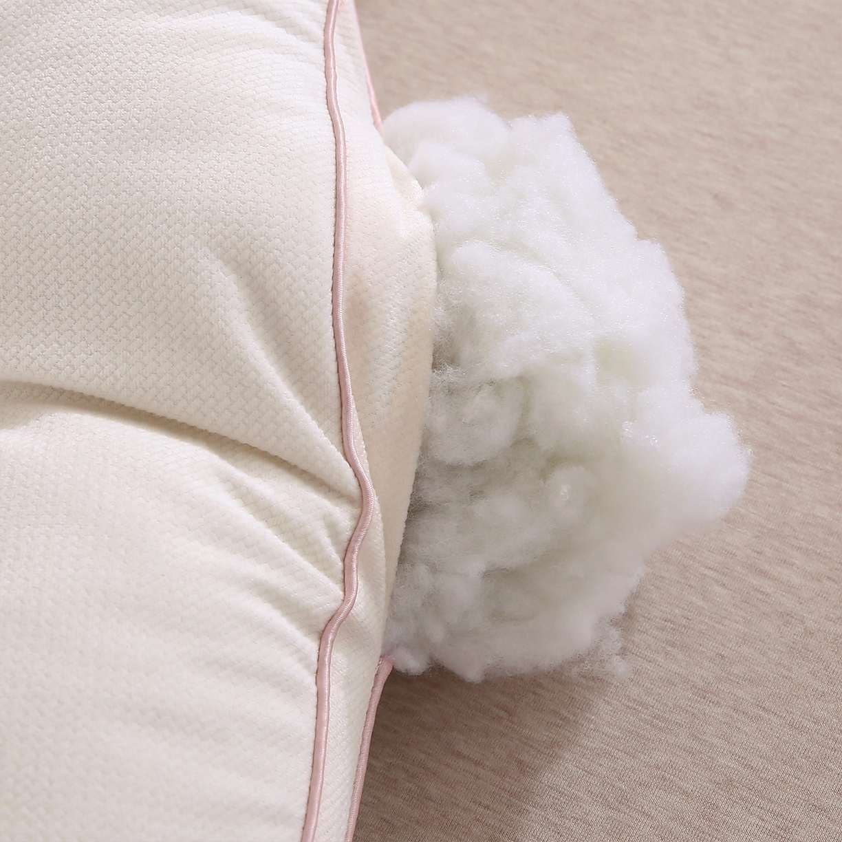 91家纺网 家纺一手货源 找家纺 梦叶草 2025新款安比小熊学生儿童护颈枕芯儿童枕头枕芯 安比小熊-粉色