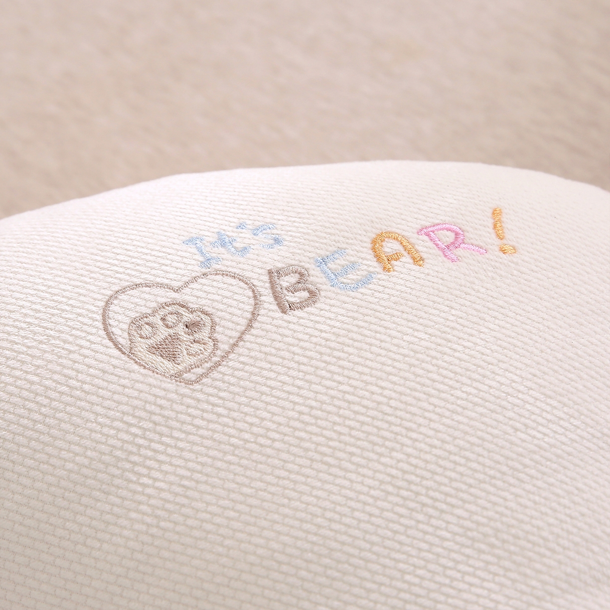 91家纺网 家纺一手货源 找家纺 梦叶草 2025新款安比小熊学生儿童护颈枕芯儿童枕头枕芯 安比小熊-粉色